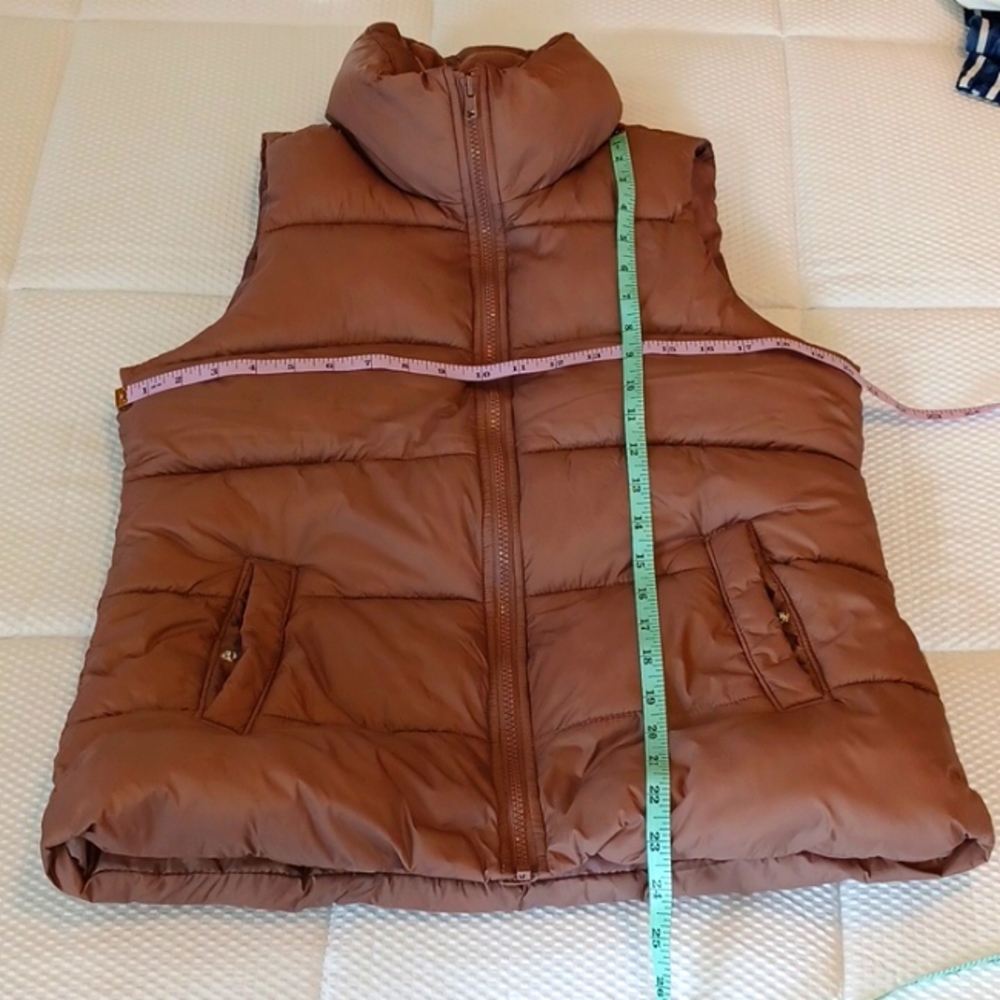 Old Navy Puffer Vest - Picture 7 of 9